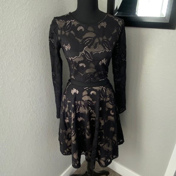 MARCIANO Joss Black Lace 2-Pc Cropped Top and Skirt XS - Picture 4 of 16